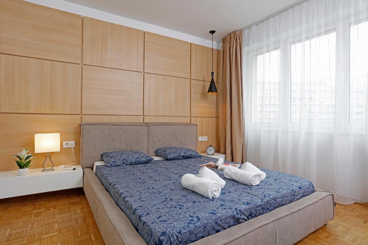 Lovely 2 Bedroom Apartment Near Old Town بوخارست المظهر الخارجي الصورة