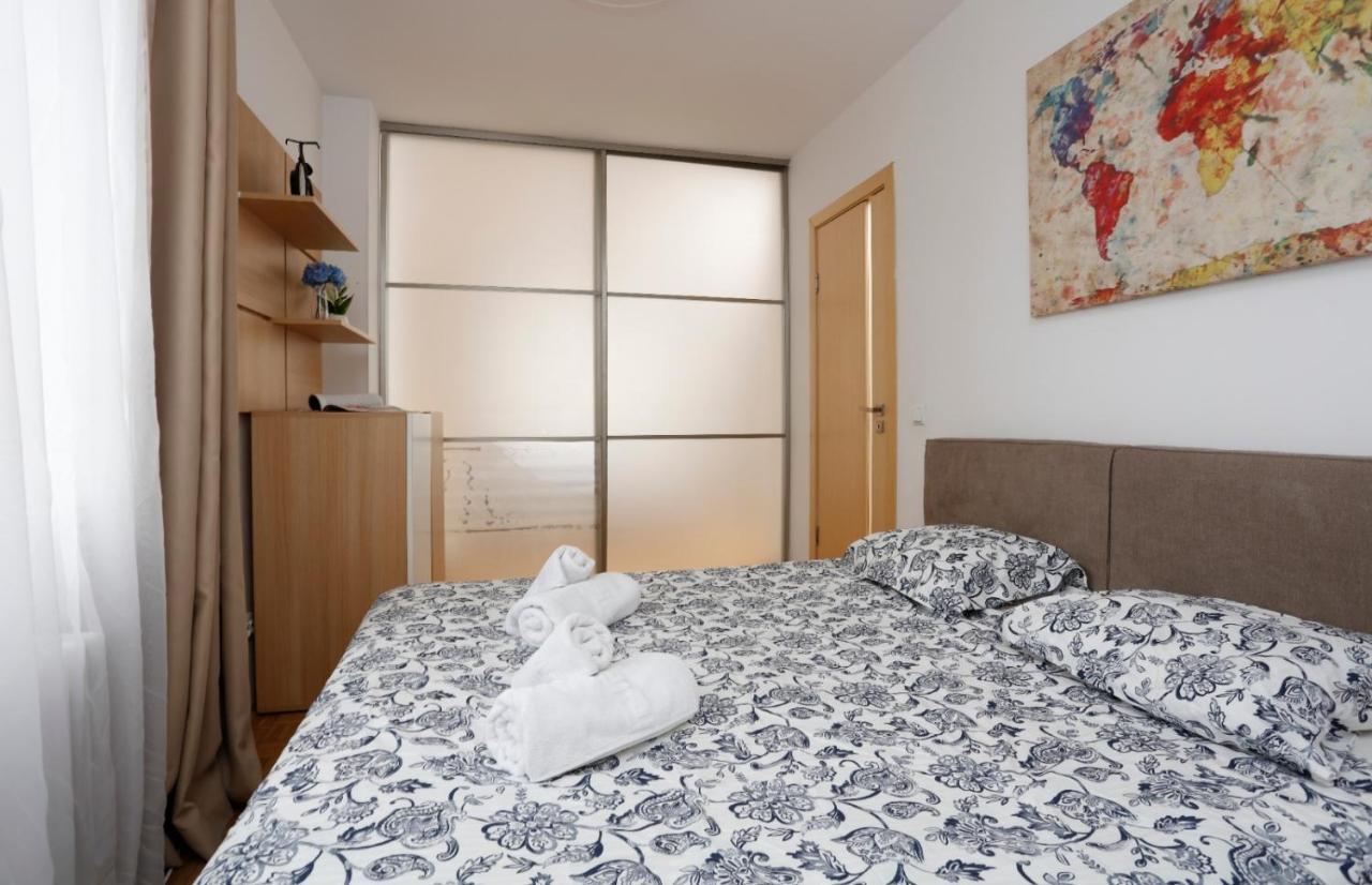 Lovely 2 Bedroom Apartment Near Old Town بوخارست المظهر الخارجي الصورة