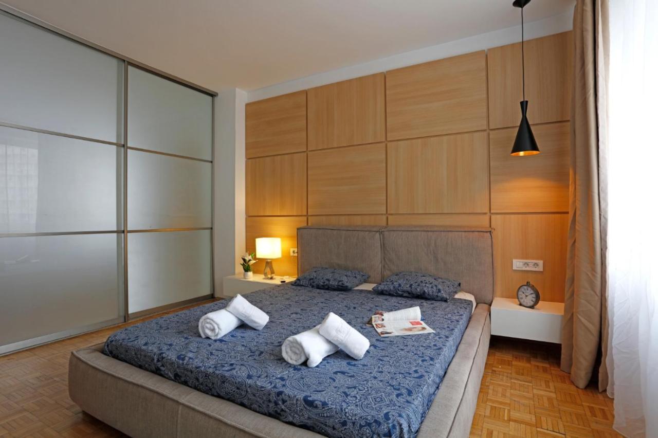 Lovely 2 Bedroom Apartment Near Old Town بوخارست المظهر الخارجي الصورة