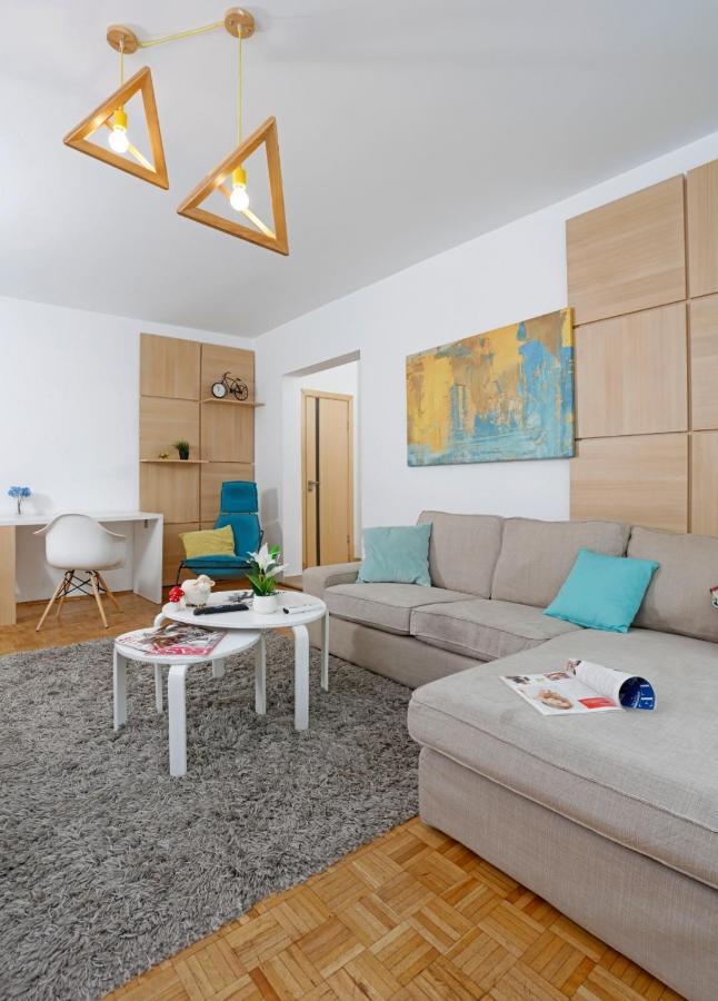 Lovely 2 Bedroom Apartment Near Old Town بوخارست المظهر الخارجي الصورة